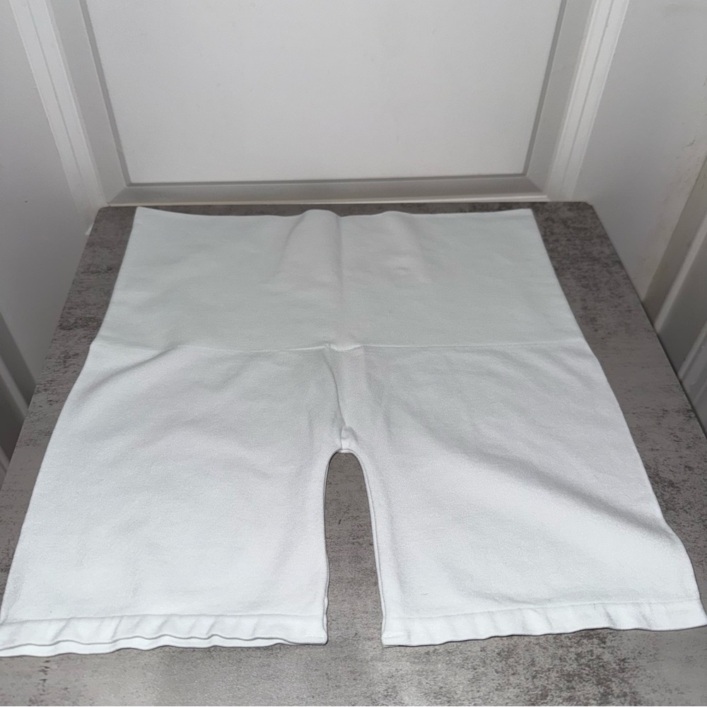 Seamless Apparel One Size - White - Picture 3 of 5